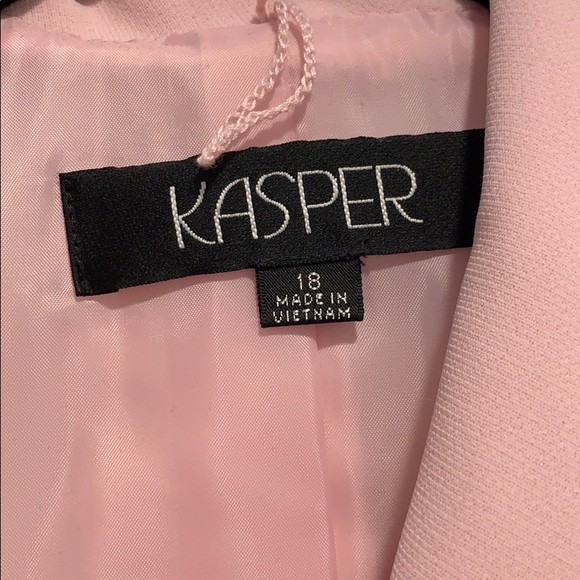 Gorgeous Kasper Suit - Picture 2 of 6